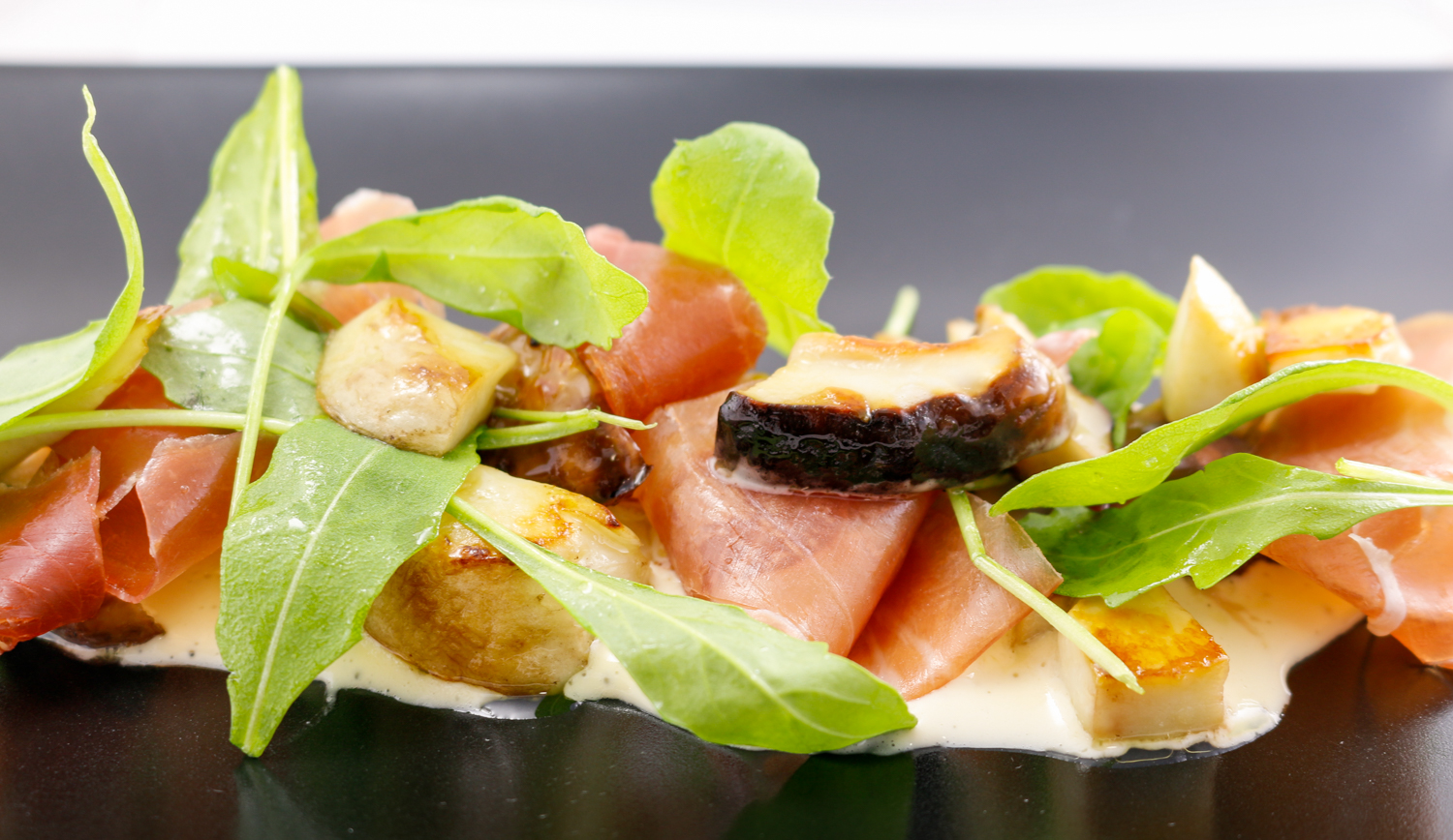 Ensalada de boletus, paleta ibérica y mayonesa de almendras 1