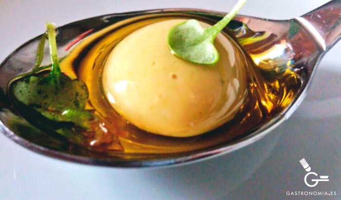 Receta de Olivas de anchoa esféricas con aceite de romero y naranja -  Gastronomía